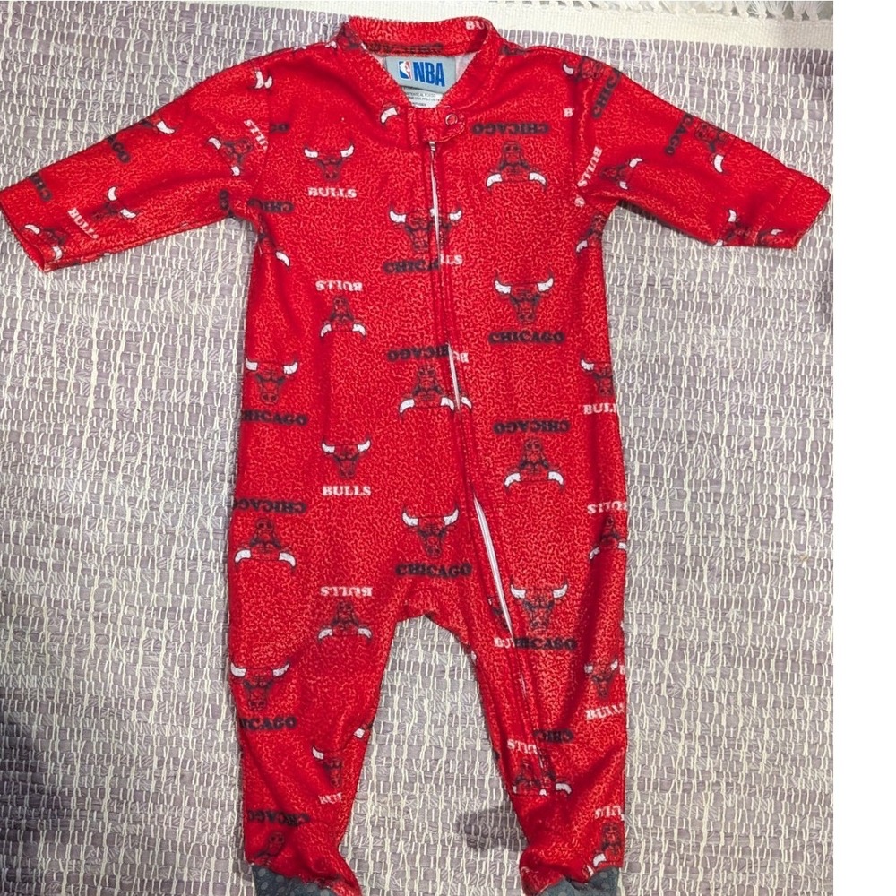 Chicago Bulls Baby Sleepsuit NBA Logo Full Zip One‎ Piece 3-6MO